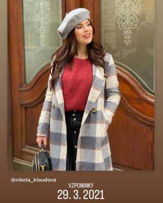 Krásná slečna Nikola, které náš vlněný baret moc sluší!